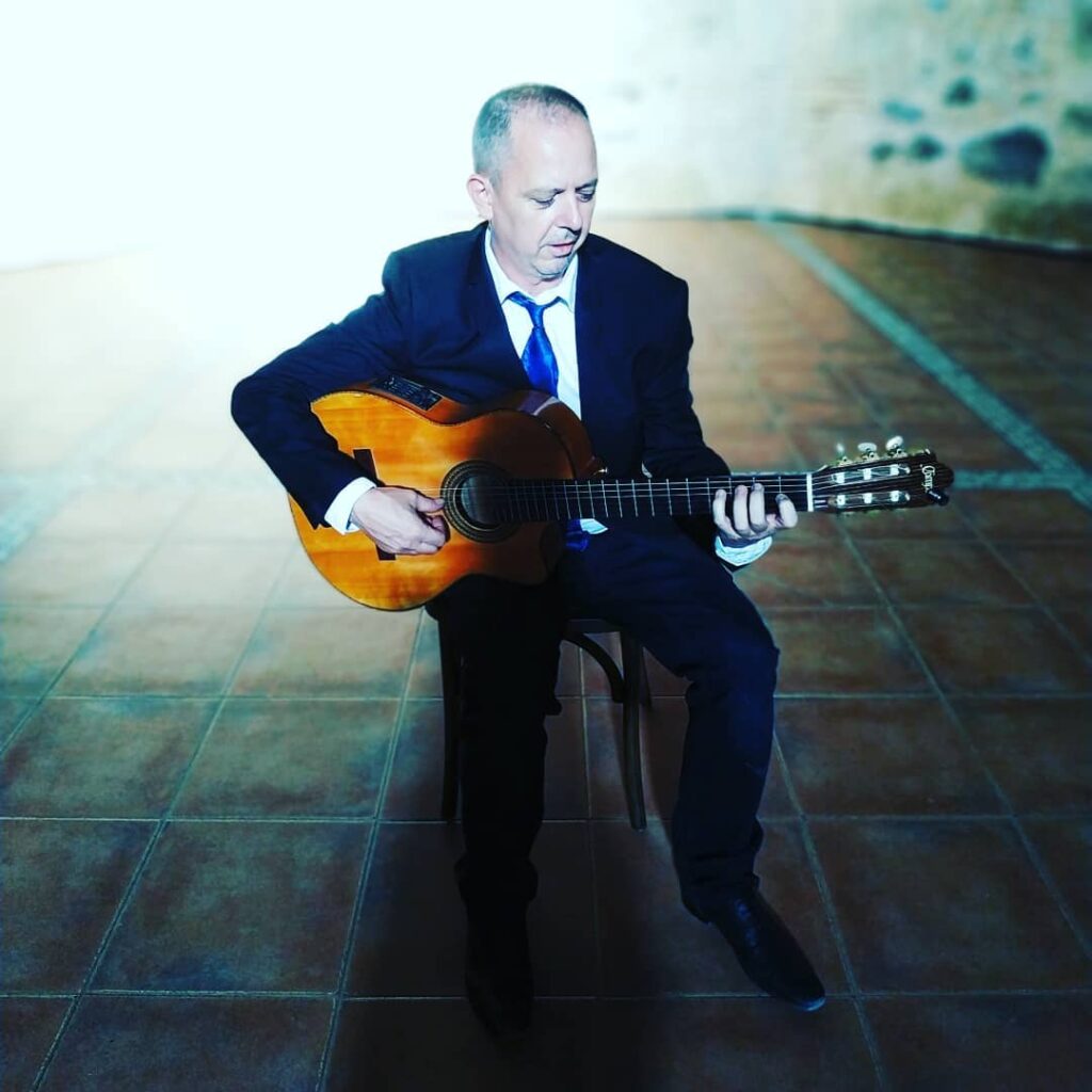 Javier Ruiz Guitarrista Flamenco en un recital en Huelva